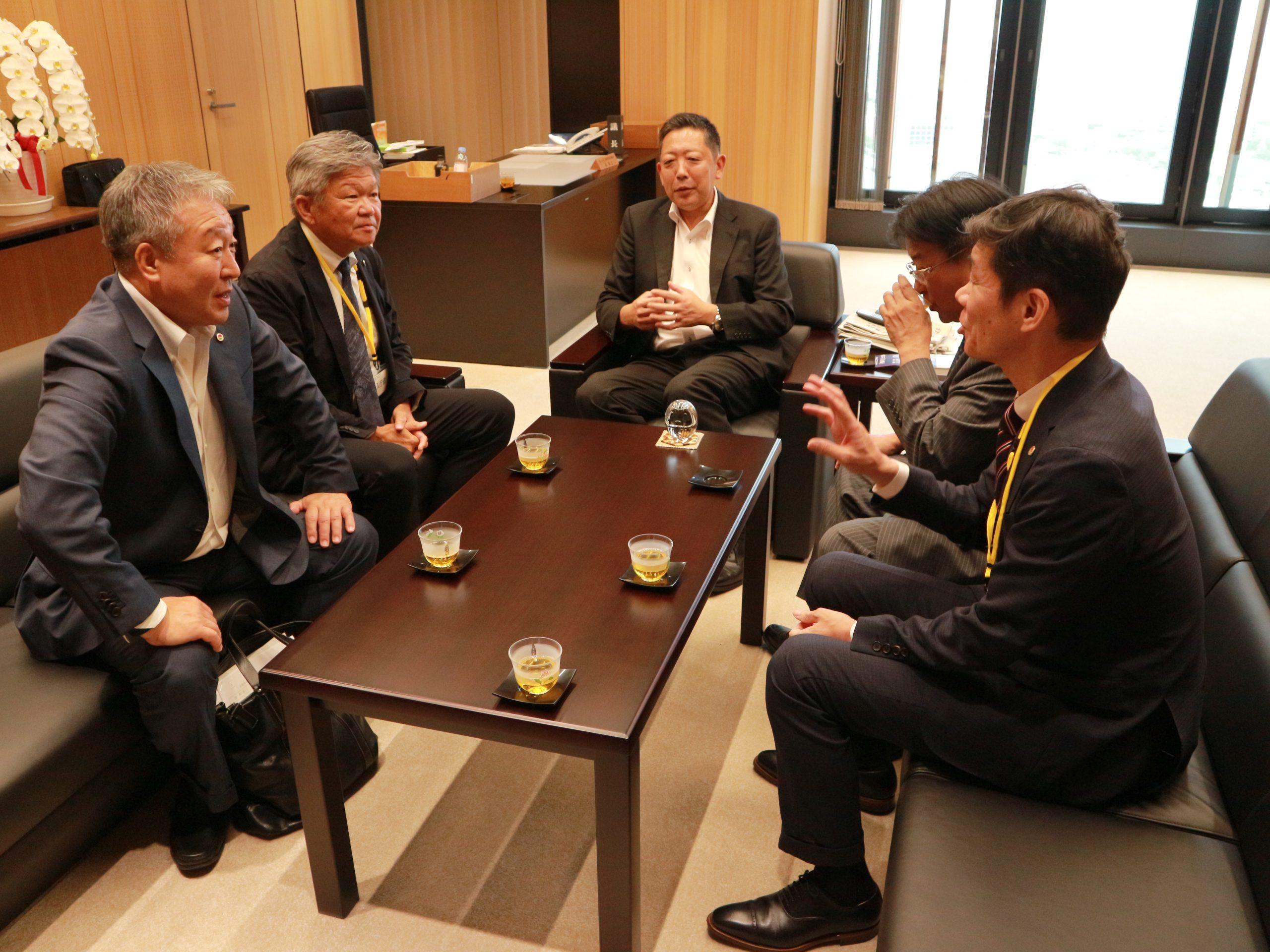 川崎市議会議長を表敬訪問しました。