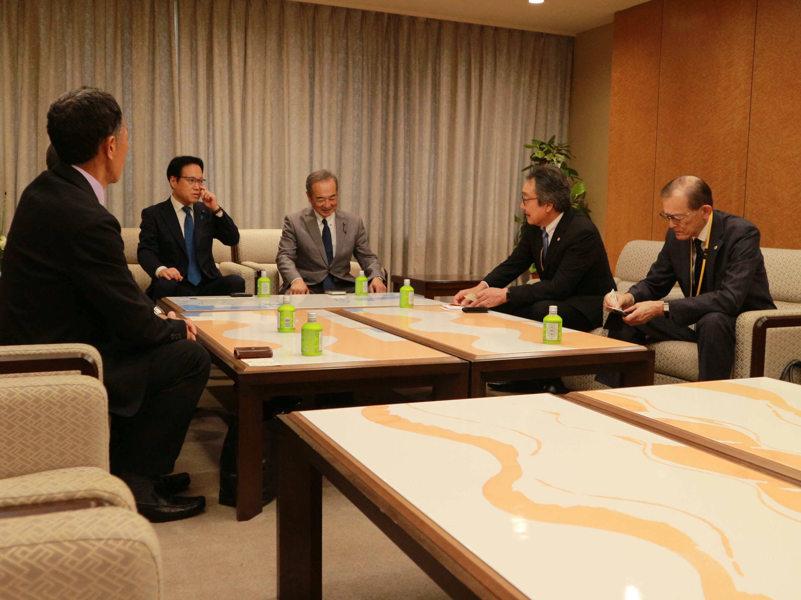 神奈川県議会正副議長を表敬訪問しました。